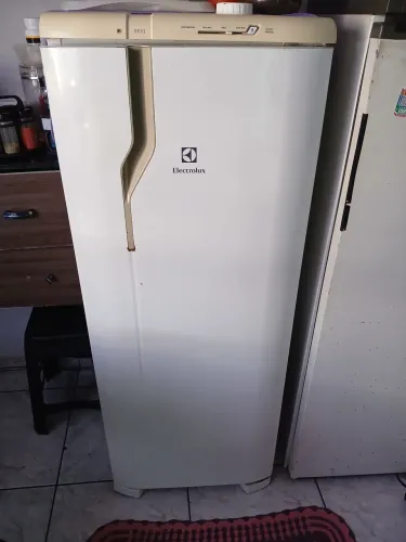 Geladeira eletrolux RE31