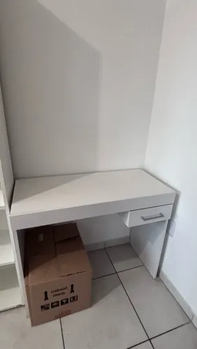 Escrivaninha (mesa para estudos)
