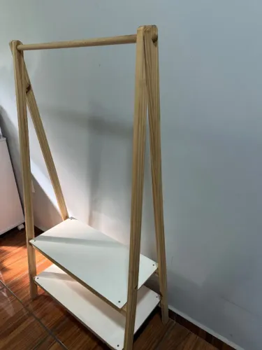 Arara de Roupas com Cabideiro e Prateleira