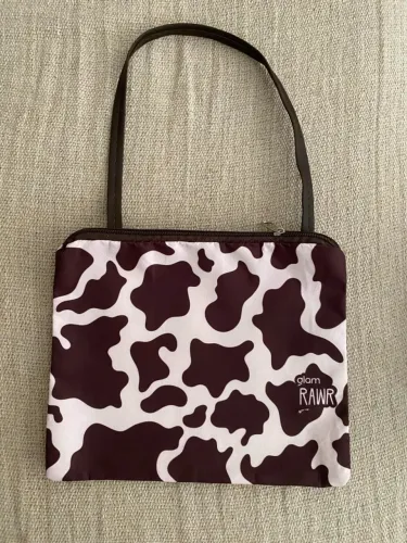 Bolsa de Ombro Glam Rawr Estampa de Vaquinha