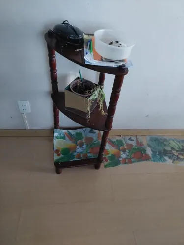 PEQUENO APARADOR PARA SALA, COPA OU DORMITÓRIO