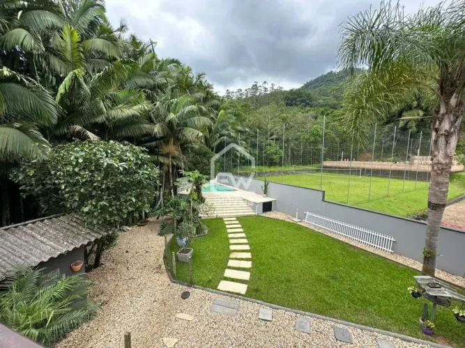 Casa Semimobiliada e com Piscina, na Ilha da Figueira em Jaraguá do Sul/SC