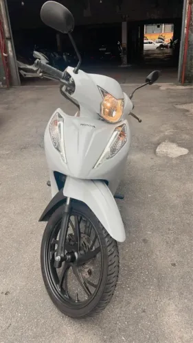 Honda Biz novíssima apenas 18,500 pra ir embora rapidinho.