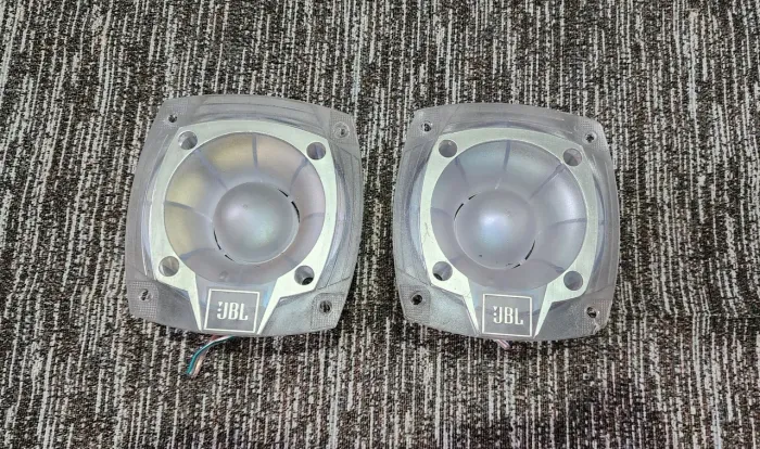 Twitter JBL ST330