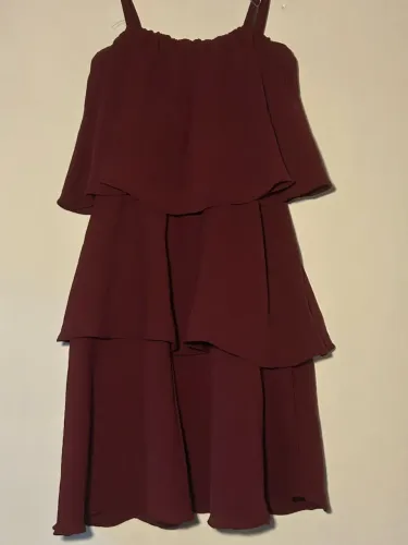 Vestido midi com babados