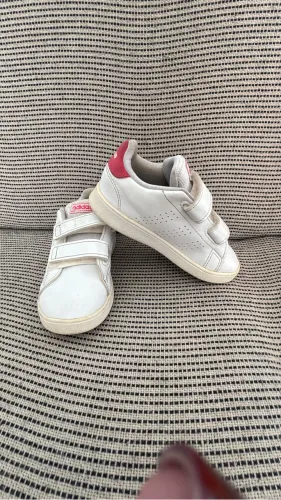 Tênis Adidas novíssimo tamanho 24