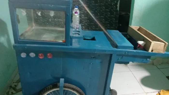 Estou precisando de um pessoa pra trabalhar vendendo pastel no meu carrinho