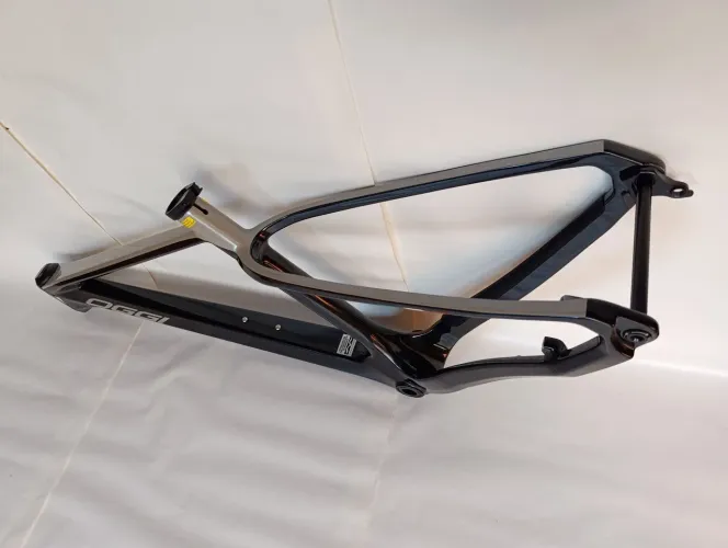 Quadro Oggi Agile pro carbon tamanho M boost 12x148 aro 29 mtb