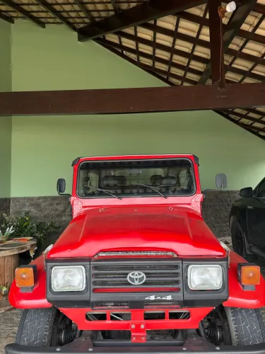 Toyota Band.Jipe Cap.de Aço Chas. Longo Diesel 1985