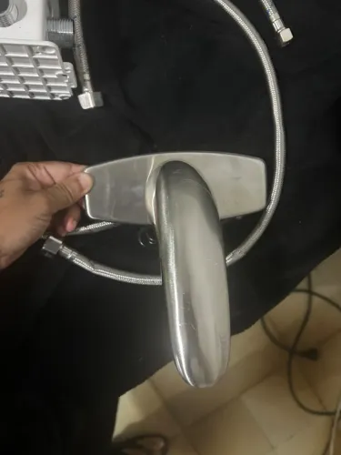 Torneira quente e fria
