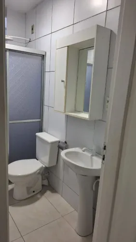 Armário de banheiro com espelho