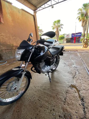 ? vende-se FAN 150 flex |/ moto muito econômica, só pegar e transferir. 