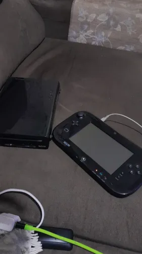 Nintendo Wii U preto com 7 jogos.