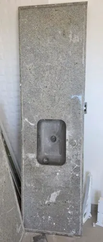 Bancada em Granito com Cuba Embutida Inox