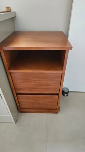 2 mesas de cabeceira