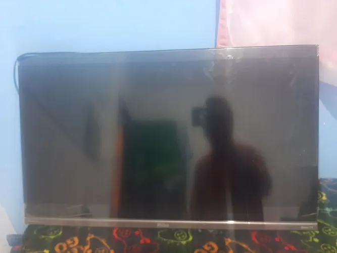 Vendo TV Philco 32 polegada 3 meses de uso, tela quebrada devido a uma queda, 