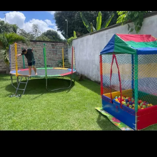 Pula pula e casinha de bolinha para alugar