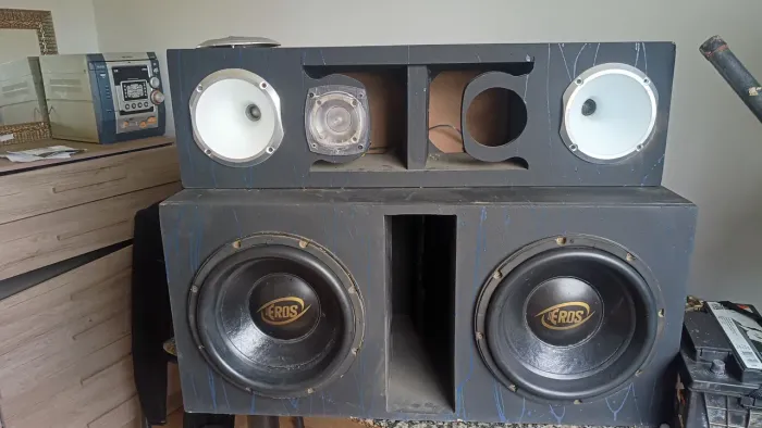 Vendo som dois subs um módulo stesom 2000 anplay l400x4 fonte jfa 120 a 200 ah