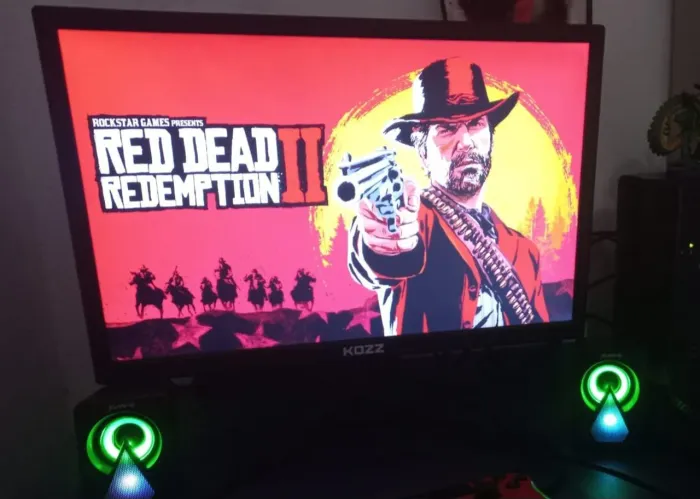 Monitor kozz 19 polegadas com caixinha de som..