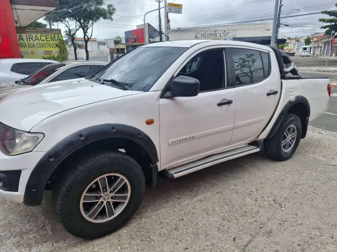 Mitsubishi L200 Triton GLS 3.2 CD TB Int.diesel MEC 2015