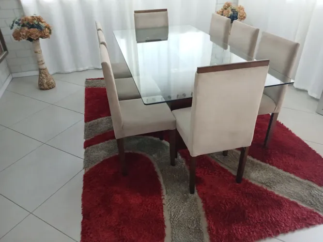 Mesa de jantar com 8 cadeiras