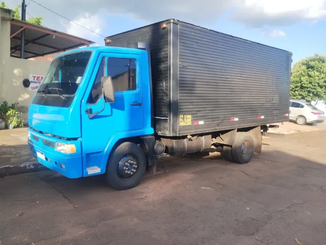 Agrale baú MWM x10 agregado com serviço
