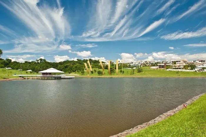 Lote Exclusivo em Condomínio de Alto Padrão com Segurança 24h e Lazer Completo