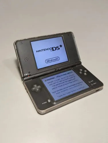 NINTENDO DSI XL DESBLOQUEADO COM CARTÃO R4<br>