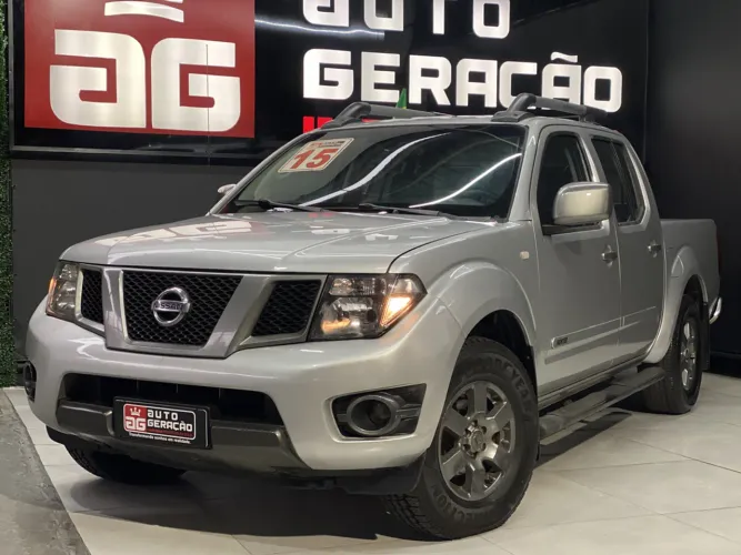 Nissan Frontier SV AT. CD 4X4 2.5 TB Dies. Aut. 2015