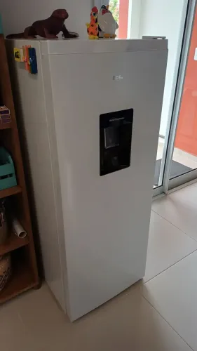 Geladeira Eos 192l com dispenser de agua