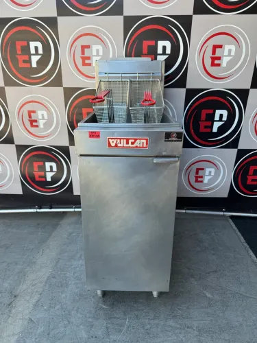 VENDO UMA FRITADEIRA A GÁS VULCAN LG 300 USADA