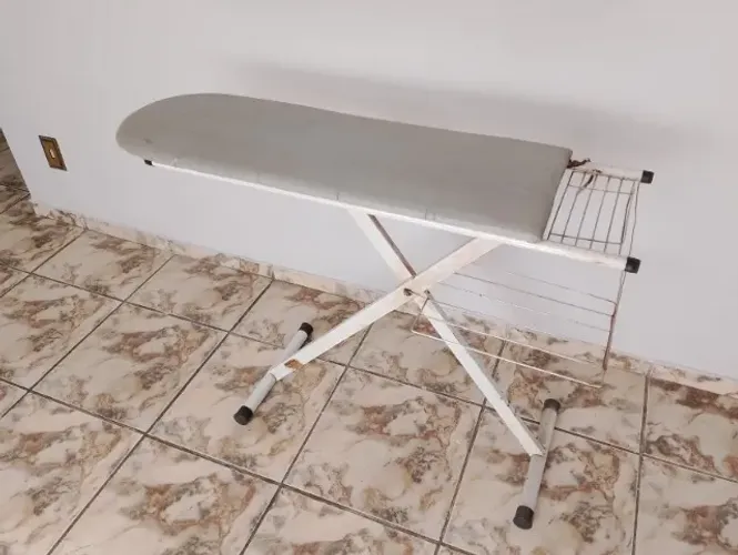 Tábua de passar roupas estrutura metalica