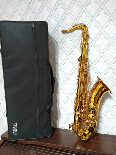 Saxofone Sib Tenor Tivoli Dourado De Vitrine Novíssimo