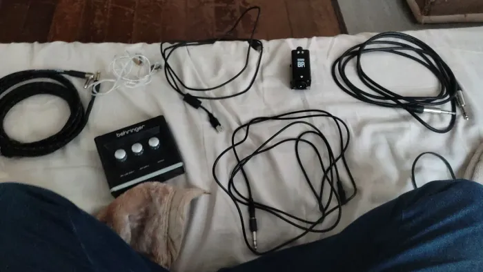 Equipamentos de som UM2 interface + cabo santo Ângelo p10/p10 estéreo, fone de retorno