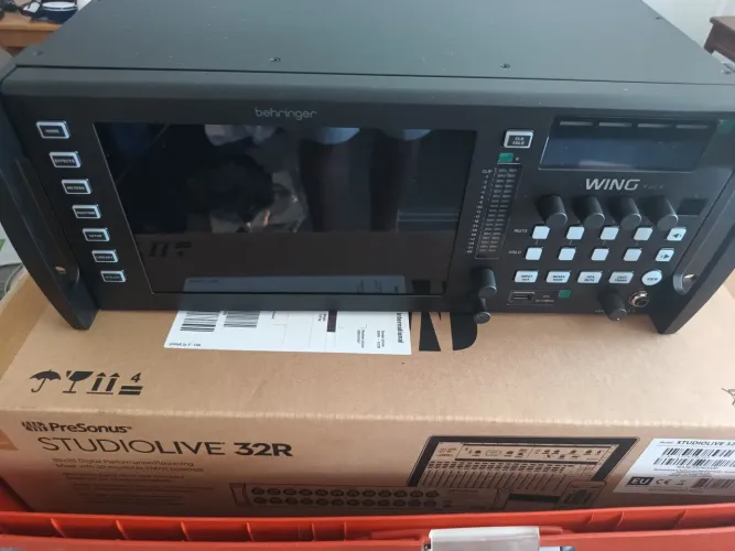 Behringer Wing Rack mesa de som digital