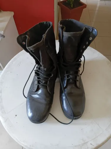 Bota tipo cuturno