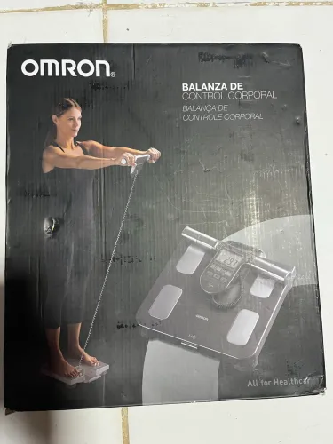 Vendo balança de bioimpedância novíssima omron HBF514C