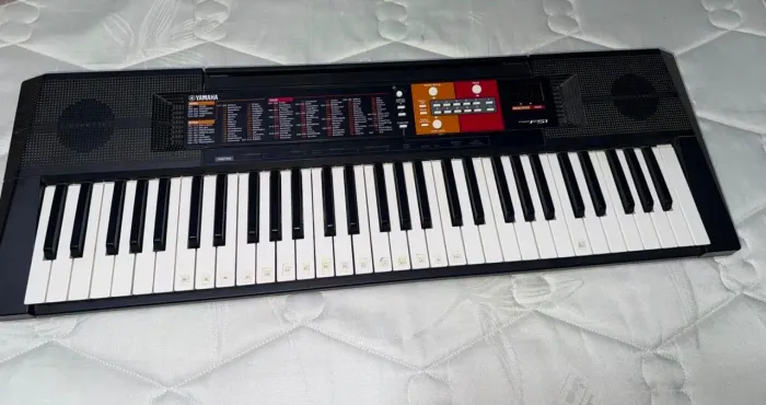 Teclado Yamaha PSR-F51-Completo 