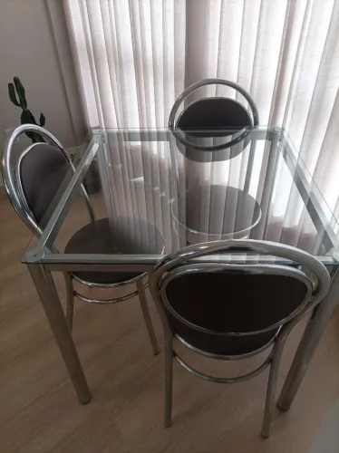 Mesa com 3 cadeiras