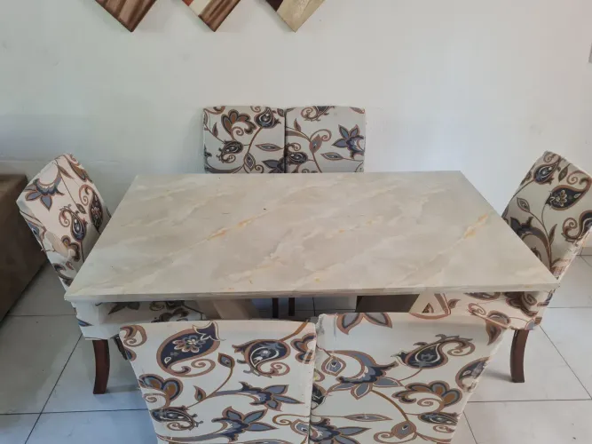 Mesa de vidro temperado c/6 cadeiras - usado