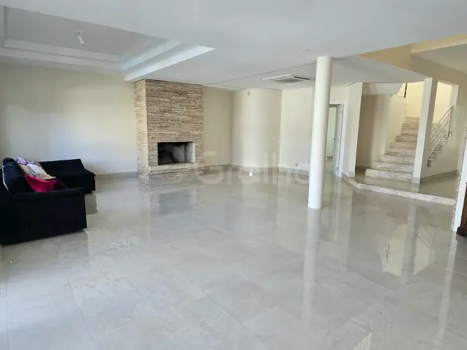 Casa Residêncial de 271,2m² com 5 quartos sendo 3 suites em Jurerê