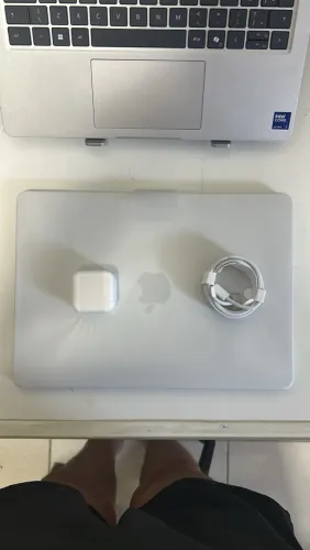 MacBook Air M5 Silver 16Gb/512Gb sem Caixa Não ativado