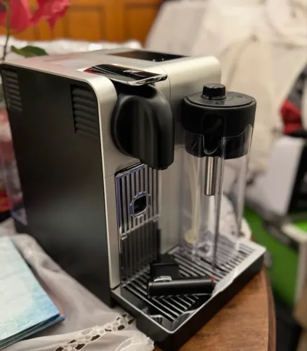 Cafeteira Nexpresso Latissima Pro 