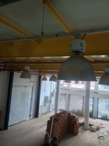 Luminária industrial com lugar para reator