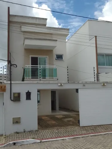 EUSEBIO - CENTRO - CASA DUPLEX - RUA LUZ DO SOL N71 - Aprox. 128m², Sala, Lavabo, 03 Suíte