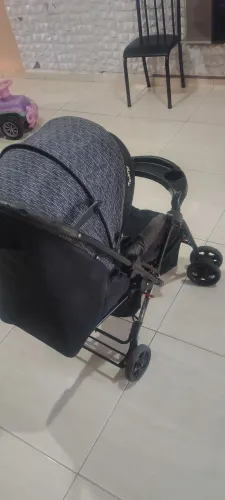 Carrinho de bebê Cosco