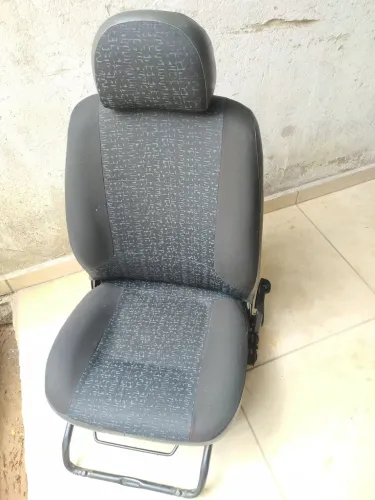 Banco uno duas portas só o Ld motorista 