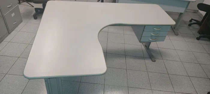 Vende-se mesa em L para escritório 