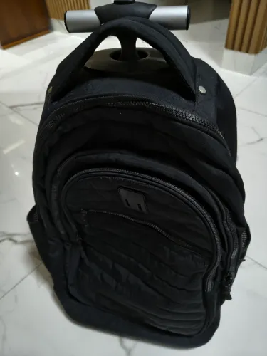 Mochila de rodinhas em ótimo estado