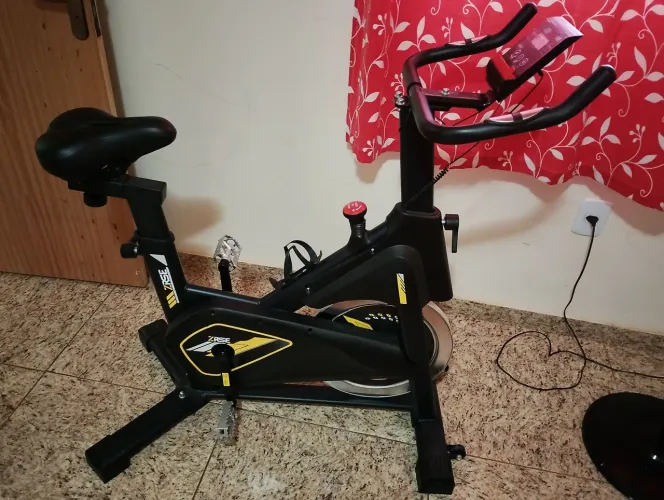 Vendo bicicleta ergométrica spinning roda magnética suporta até 150kg POUCO USADA